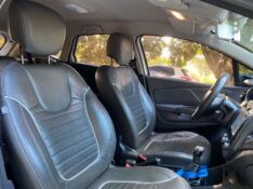 RENAULT CAPTUR ZEN 1.6 2017/2018 ESTAÇÃO DO CARRO ESTRELA / Carros no Vale