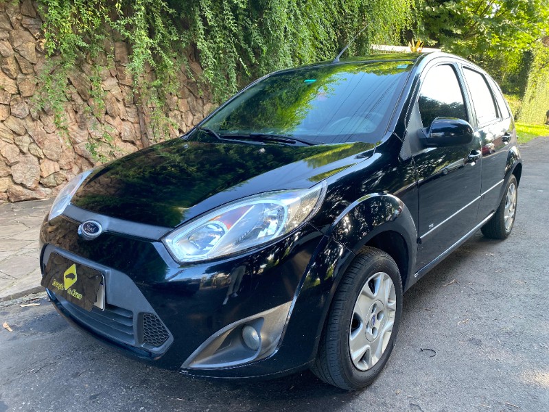FORD FIESTA SE 1.0 2014/2014 ESTAÇÃO DO CARRO ESTRELA / Carros no Vale