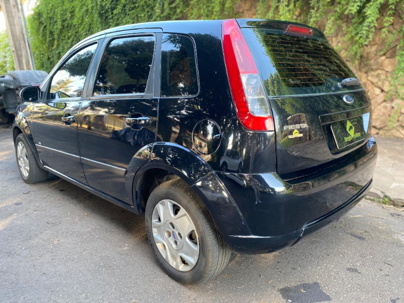 FORD FIESTA SE 1.0 2014/2014 ESTAÇÃO DO CARRO ESTRELA / Carros no Vale