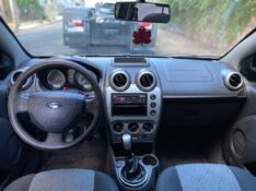 FORD FIESTA SE 1.0 2014/2014 ESTAÇÃO DO CARRO ESTRELA / Carros no Vale