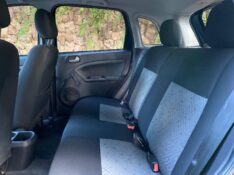 FORD FIESTA SE 1.0 2014/2014 ESTAÇÃO DO CARRO ESTRELA / Carros no Vale