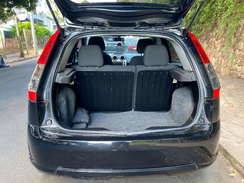 FORD FIESTA SE 1.0 2014/2014 ESTAÇÃO DO CARRO ESTRELA / Carros no Vale