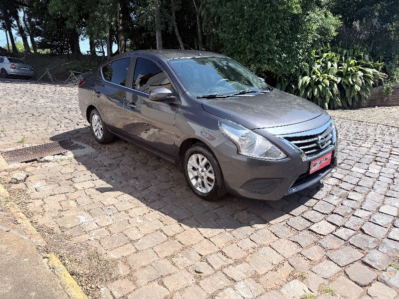 NISSAN VERSA 1.6 16V SV XTRONIC 2018/2018 ELY AUTOMÓVEIS LAJEADO / Carros no Vale