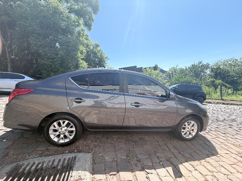 NISSAN VERSA 1.6 16V SV XTRONIC 2018/2018 ELY AUTOMÓVEIS LAJEADO / Carros no Vale