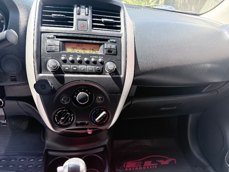 NISSAN VERSA 1.6 16V SV XTRONIC 2018/2018 ELY AUTOMÓVEIS LAJEADO / Carros no Vale