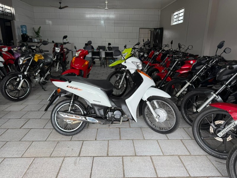 HONDA MOTOS C100 BIZ ES 2015/2015 LECO MOTOS VENÂNCIO AIRES / Carros no Vale HONDA MOTOS C100 BIZ ES 2015/2015 LECO MOTOS VENÂNCIO AIRES / Carros no Vale