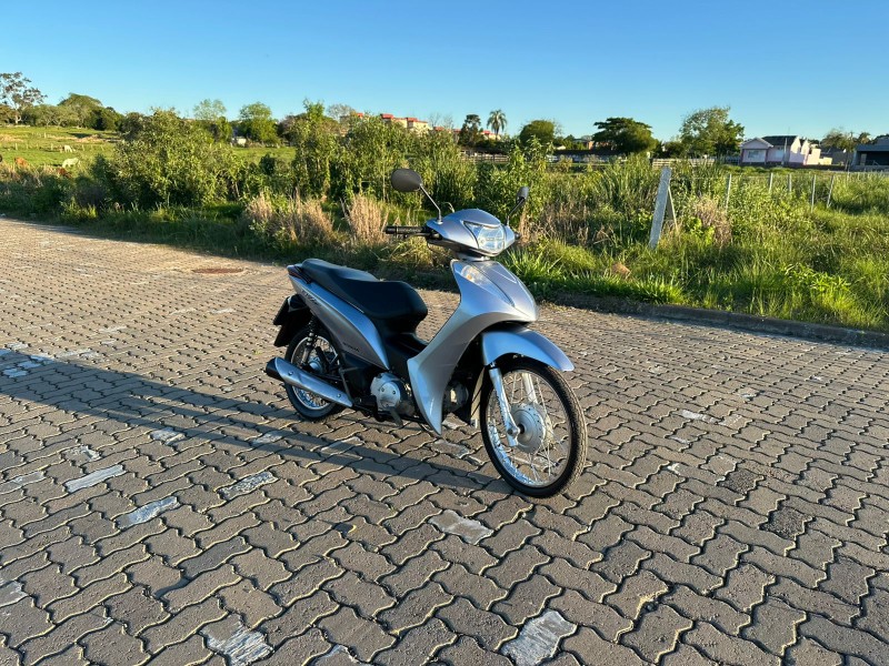 HONDA MOTOS BIZ 125 ES 2015/2015 LECO MOTOS VENÂNCIO AIRES / Carros no Vale HONDA MOTOS BIZ 125 ES 2015/2015 LECO MOTOS VENÂNCIO AIRES / Carros no Vale