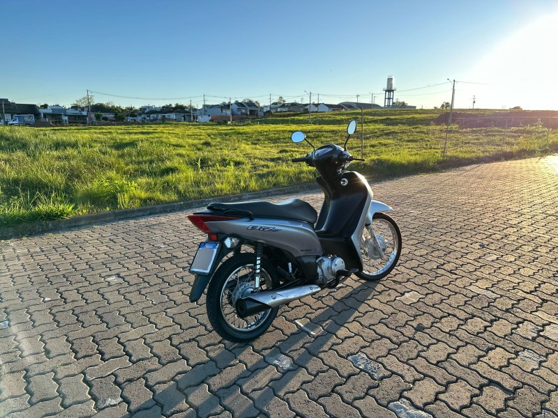 HONDA MOTOS BIZ 125 ES 2015/2015 LECO MOTOS VENÂNCIO AIRES / Carros no Vale HONDA MOTOS BIZ 125 ES 2015/2015 LECO MOTOS VENÂNCIO AIRES / Carros no Vale