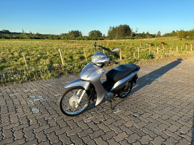 HONDA MOTOS BIZ 125 ES 2015/2015 LECO MOTOS VENÂNCIO AIRES / Carros no Vale HONDA MOTOS BIZ 125 ES 2015/2015 LECO MOTOS VENÂNCIO AIRES / Carros no Vale