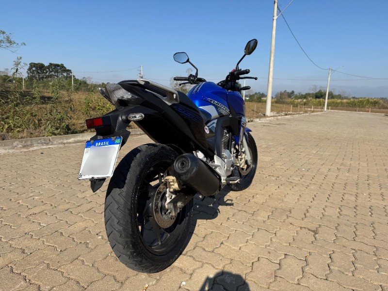 HONDA MOTOS CB 250F TWISTER 2021/2021 LECO MOTOS VENÂNCIO AIRES / Carros no Vale