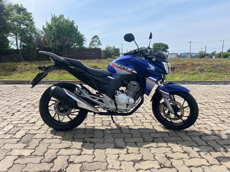 HONDA MOTOS CB 250F TWISTER 2022/2022 LECO MOTOS VENÂNCIO AIRES / Carros no Vale