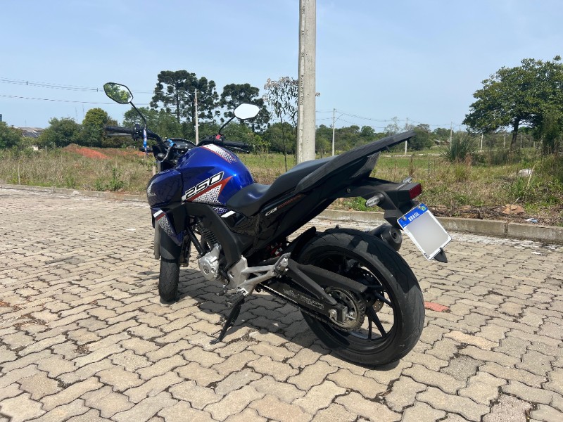 HONDA MOTOS CB 250F TWISTER 2022/2022 LECO MOTOS VENÂNCIO AIRES / Carros no Vale