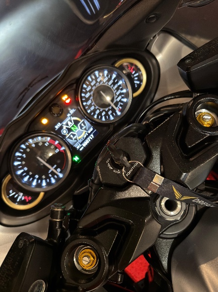 SUZUKI MOTOS GSX 1300 R HAYABUSA /2024 EXCLUSIVO VEÍCULOS SANTA CRUZ DO SUL / Carros no Vale