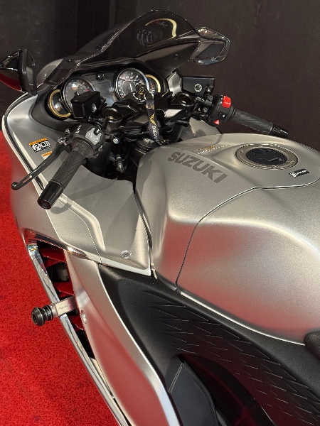 SUZUKI MOTOS GSX 1300 R HAYABUSA /2024 EXCLUSIVO VEÍCULOS SANTA CRUZ DO SUL / Carros no Vale