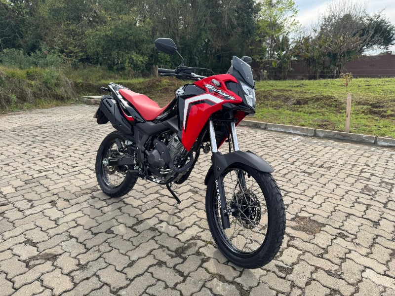 HONDA MOTOS XRE 300 2025/2025 LECO MOTOS VENÂNCIO AIRES / Carros no Vale