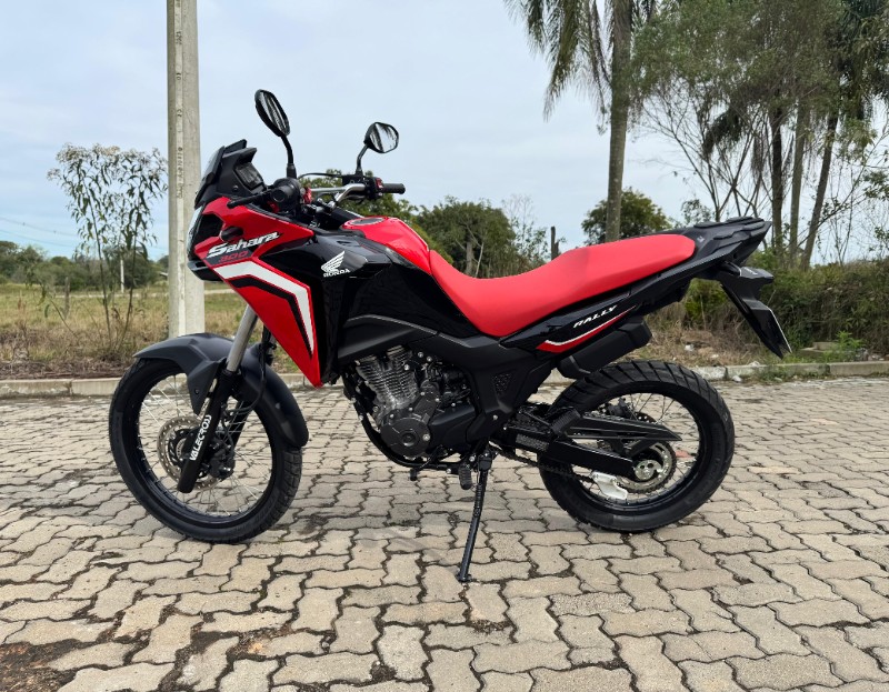 HONDA MOTOS XRE 300 2025/2025 LECO MOTOS VENÂNCIO AIRES / Carros no Vale