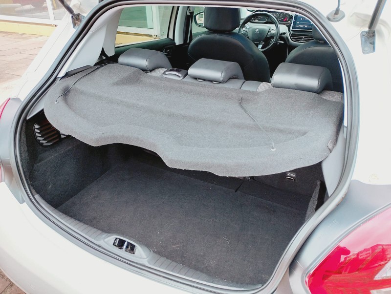 PEUGEOT 208 URBANTECH 1.6 AUT /2018 CHIMA VEÍCULOS VENÂNCIO AIRES / Carros no Vale