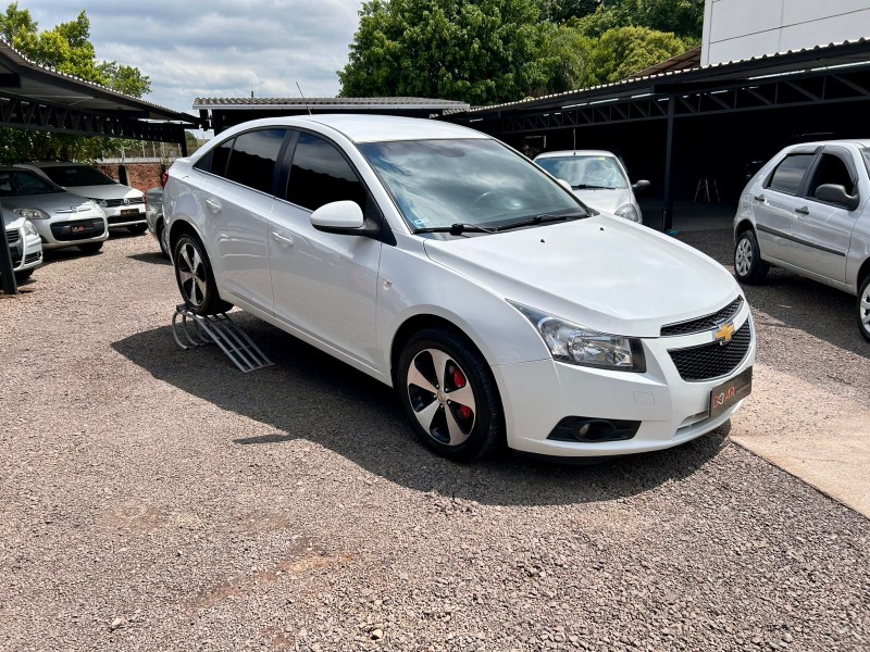 CHEVROLET CRUZE LT 1.8 16V FLEXPOWER 4P MEC. /2014 AR MULTIMARCAS VENÂNCIO AIRES / Carros no Vale
