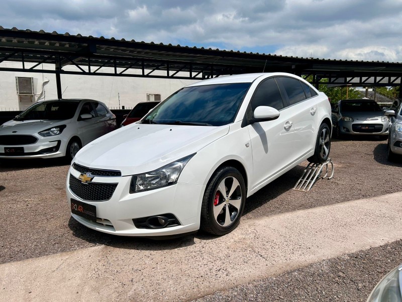 CHEVROLET CRUZE LT 1.8 16V FLEXPOWER 4P MEC. /2014 AR MULTIMARCAS VENÂNCIO AIRES / Carros no Vale
