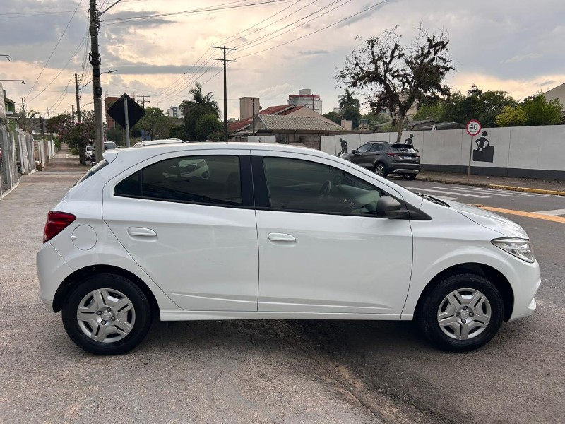 CHEVROLET ONIX HATCH LT 1.0 8V FLEXPOWER 5P MEC. 2016/2016 LS MULTIMARCAS VENÂNCIO AIRES / Carros no Vale