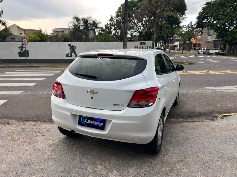 CHEVROLET ONIX HATCH LT 1.0 8V FLEXPOWER 5P MEC. 2016/2016 LS MULTIMARCAS VENÂNCIO AIRES / Carros no Vale