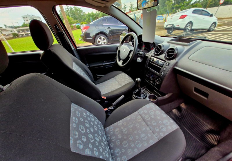 FORD FIESTA 1.0 2012/2013 CRUZEIRO MULTIMARCAS CRUZEIRO DO SUL / Carros no Vale