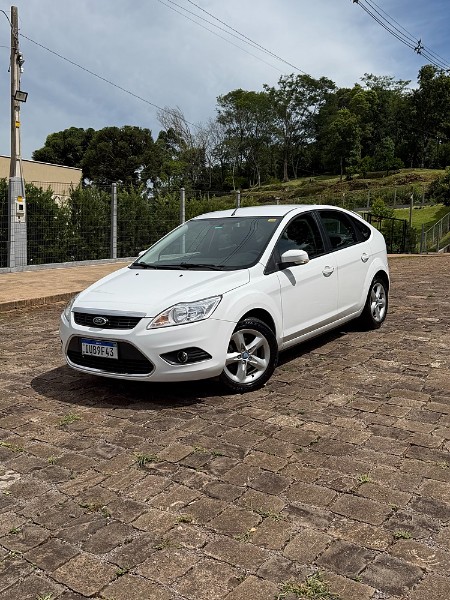 FORD FOCUS HATCH 1.6 GLX 2013/2013 BOSCO AUTOMÓVEIS GUAPORÉ / Carros no Vale
