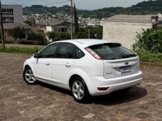 FORD FOCUS HATCH 1.6 GLX 2013/2013 BOSCO AUTOMÓVEIS GUAPORÉ / Carros no Vale