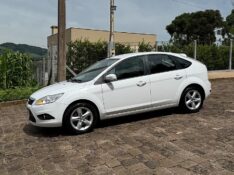FORD FOCUS HATCH 1.6 GLX 2013/2013 BOSCO AUTOMÓVEIS GUAPORÉ / Carros no Vale
