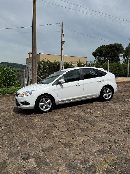 FORD FOCUS HATCH 1.6 GLX 2013/2013 BOSCO AUTOMÓVEIS GUAPORÉ / Carros no Vale