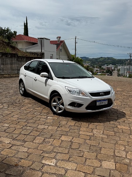 FORD FOCUS HATCH 1.6 GLX 2013/2013 BOSCO AUTOMÓVEIS GUAPORÉ / Carros no Vale