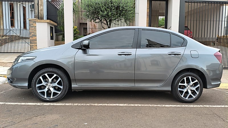 HONDA CITY 1.5 SPORT 16V FLEX 4P MANUAL 2013/2014 ADRIANO VEÍCULOS CRUZEIRO DO SUL / Carros no Vale