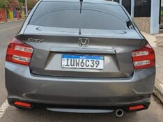 HONDA CITY 1.5 SPORT 16V FLEX 4P MANUAL 2013/2014 ADRIANO VEÍCULOS CRUZEIRO DO SUL / Carros no Vale