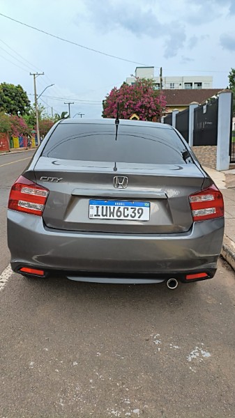 HONDA CITY 1.5 SPORT 16V FLEX 4P MANUAL 2013/2014 ADRIANO VEÍCULOS CRUZEIRO DO SUL / Carros no Vale