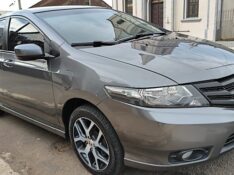 HONDA CITY 1.5 SPORT 16V FLEX 4P MANUAL 2013/2014 ADRIANO VEÍCULOS CRUZEIRO DO SUL / Carros no Vale