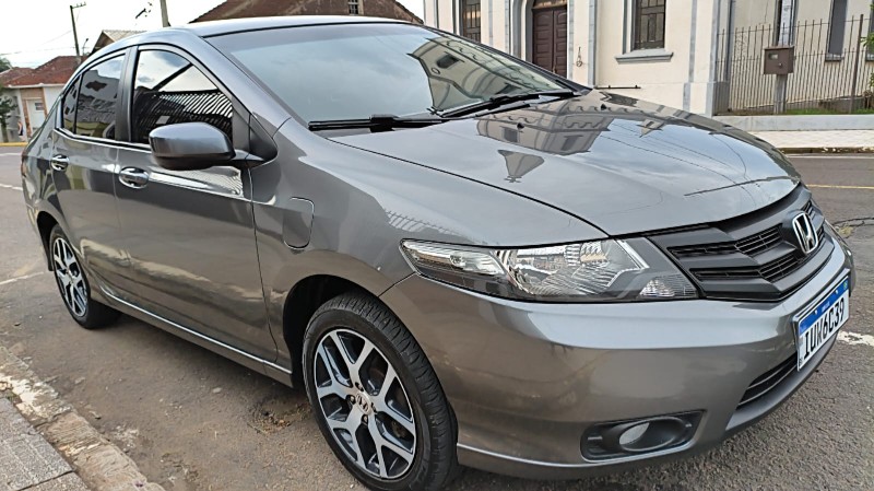 HONDA CITY 1.5 SPORT 16V FLEX 4P MANUAL 2013/2014 ADRIANO VEÍCULOS CRUZEIRO DO SUL / Carros no Vale