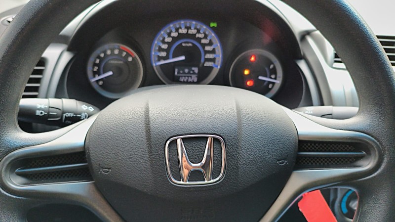 HONDA CITY 1.5 SPORT 16V FLEX 4P MANUAL 2013/2014 ADRIANO VEÍCULOS CRUZEIRO DO SUL / Carros no Vale