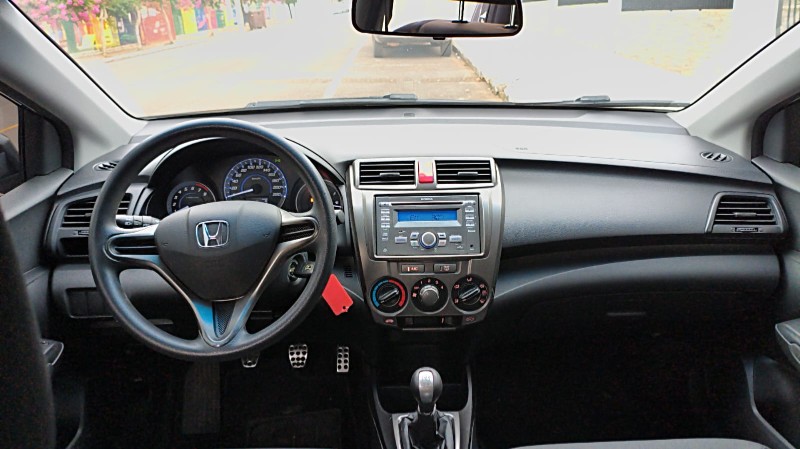 HONDA CITY 1.5 SPORT 16V FLEX 4P MANUAL 2013/2014 ADRIANO VEÍCULOS CRUZEIRO DO SUL / Carros no Vale
