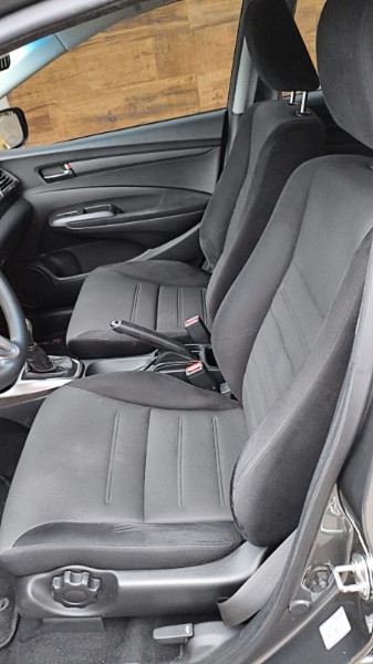 HONDA CITY 1.5 SPORT 16V FLEX 4P MANUAL 2013/2014 ADRIANO VEÍCULOS CRUZEIRO DO SUL / Carros no Vale