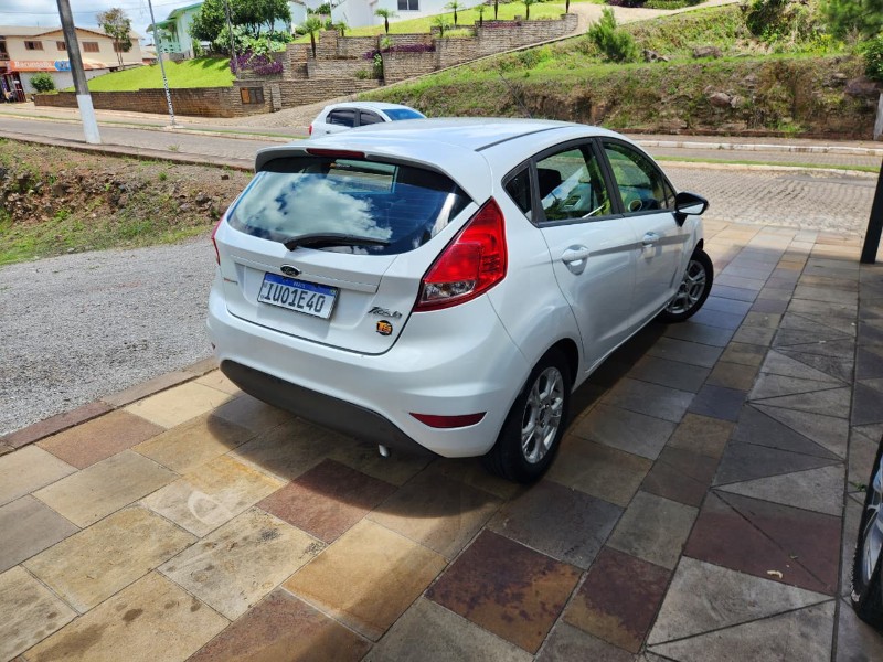 FORD FIESTA 1.6 SE HATCH 16V FLEX 4P AUTOMÁTICO 2013/2014 TS VEÍCULOS ANTA GORDA / Carros no Vale