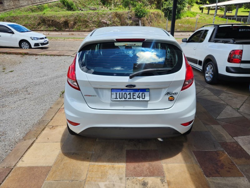 FORD FIESTA 1.6 SE HATCH 16V FLEX 4P AUTOMÁTICO 2013/2014 TS VEÍCULOS ANTA GORDA / Carros no Vale