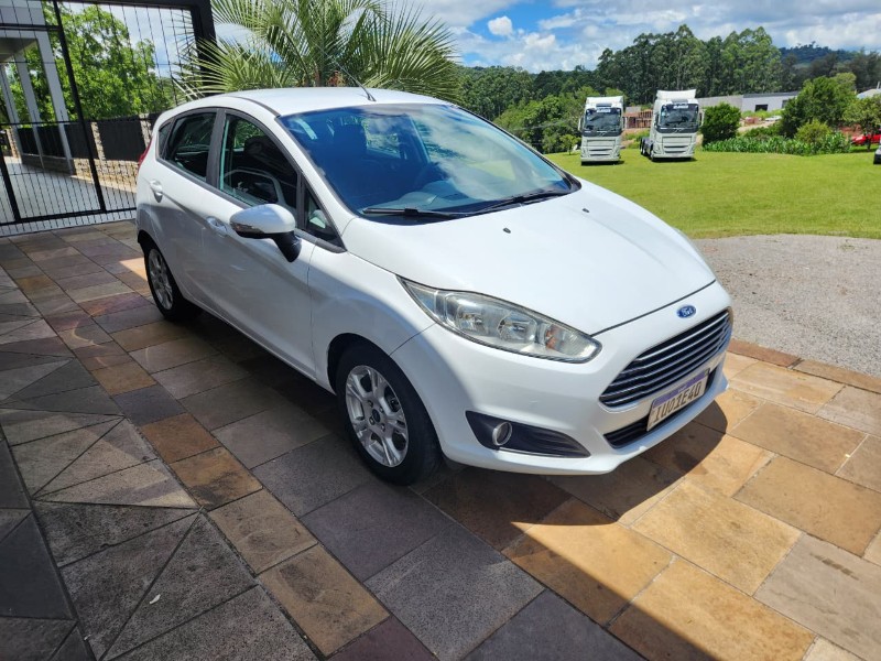 FORD FIESTA 1.6 SE HATCH 16V FLEX 4P AUTOMÁTICO 2013/2014 TS VEÍCULOS ANTA GORDA / Carros no Vale