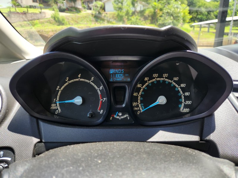 FORD FIESTA 1.6 SE HATCH 16V FLEX 4P AUTOMÁTICO 2013/2014 TS VEÍCULOS ANTA GORDA / Carros no Vale