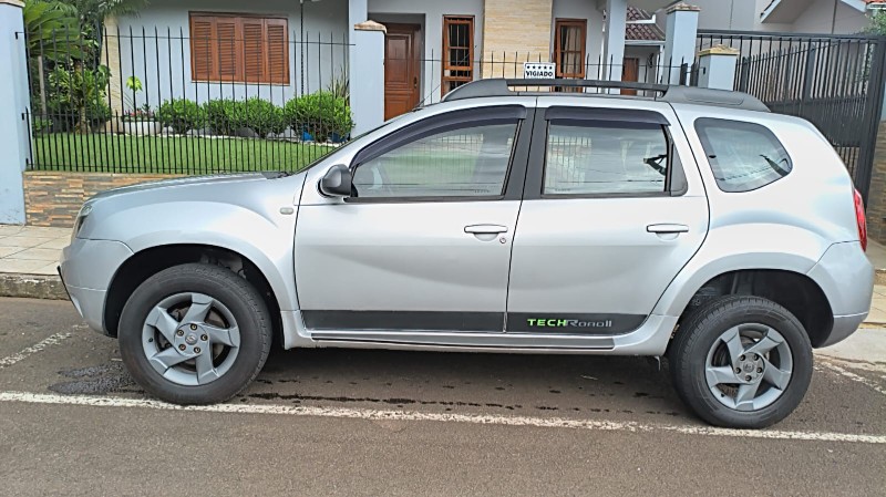RENAULT DUSTER 2.0 D 4X2A 2013/2014 ADRIANO VEÍCULOS CRUZEIRO DO SUL / Carros no Vale
