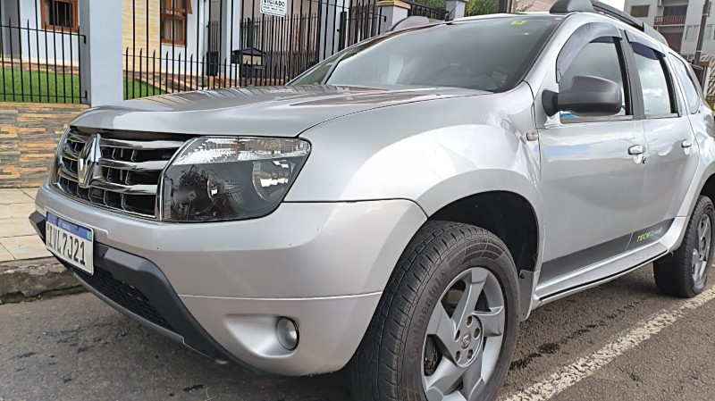 RENAULT DUSTER 2.0 D 4X2A 2013/2014 ADRIANO VEÍCULOS CRUZEIRO DO SUL / Carros no Vale