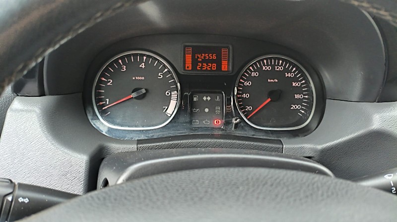 RENAULT DUSTER 2.0 D 4X2A 2013/2014 ADRIANO VEÍCULOS CRUZEIRO DO SUL / Carros no Vale