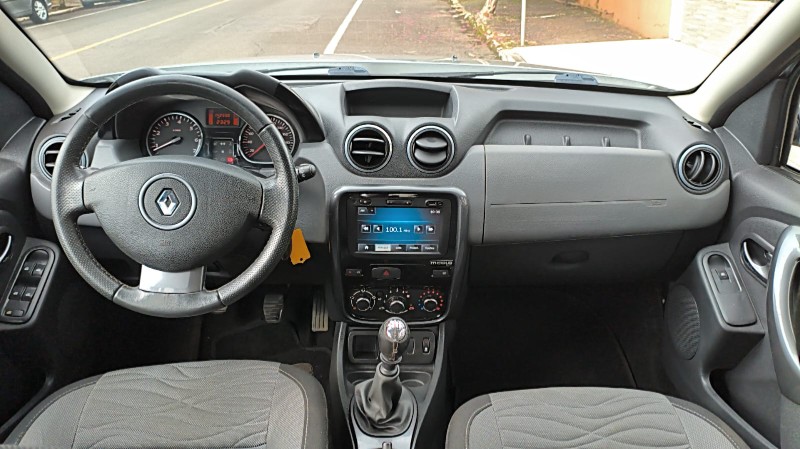 RENAULT DUSTER 2.0 D 4X2A 2013/2014 ADRIANO VEÍCULOS CRUZEIRO DO SUL / Carros no Vale