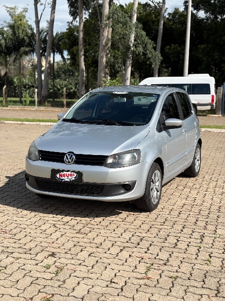 VOLKSWAGEN FOX 1.6 G2 TREND 4P 2013/2013 NEURI VEÍCULOS LAJEADO / Carros no Vale
