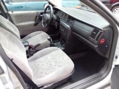 CHEVROLET VECTRA CD 2.2 2004/2004 ALTERNATIVA VEÍCULOS LAJEADO / Carros no Vale