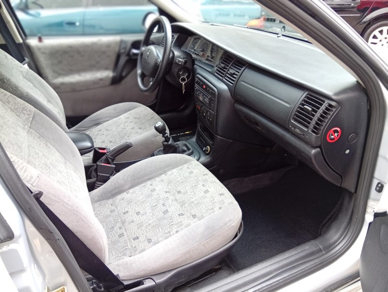 CHEVROLET VECTRA CD 2.2 2004/2004 ALTERNATIVA VEÍCULOS LAJEADO / Carros no Vale